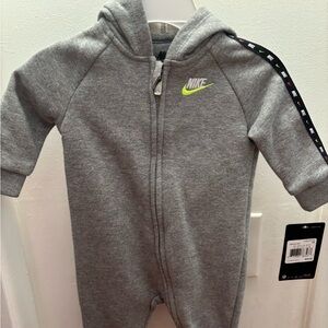 NEW WITH TAGS NIKE ONESIE SIZE 6 MONTHS